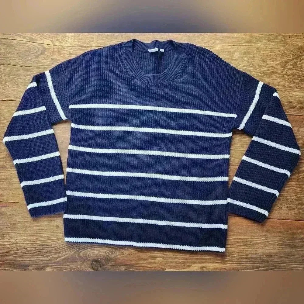 Gap Women's Striped Sweater in navy/white size M